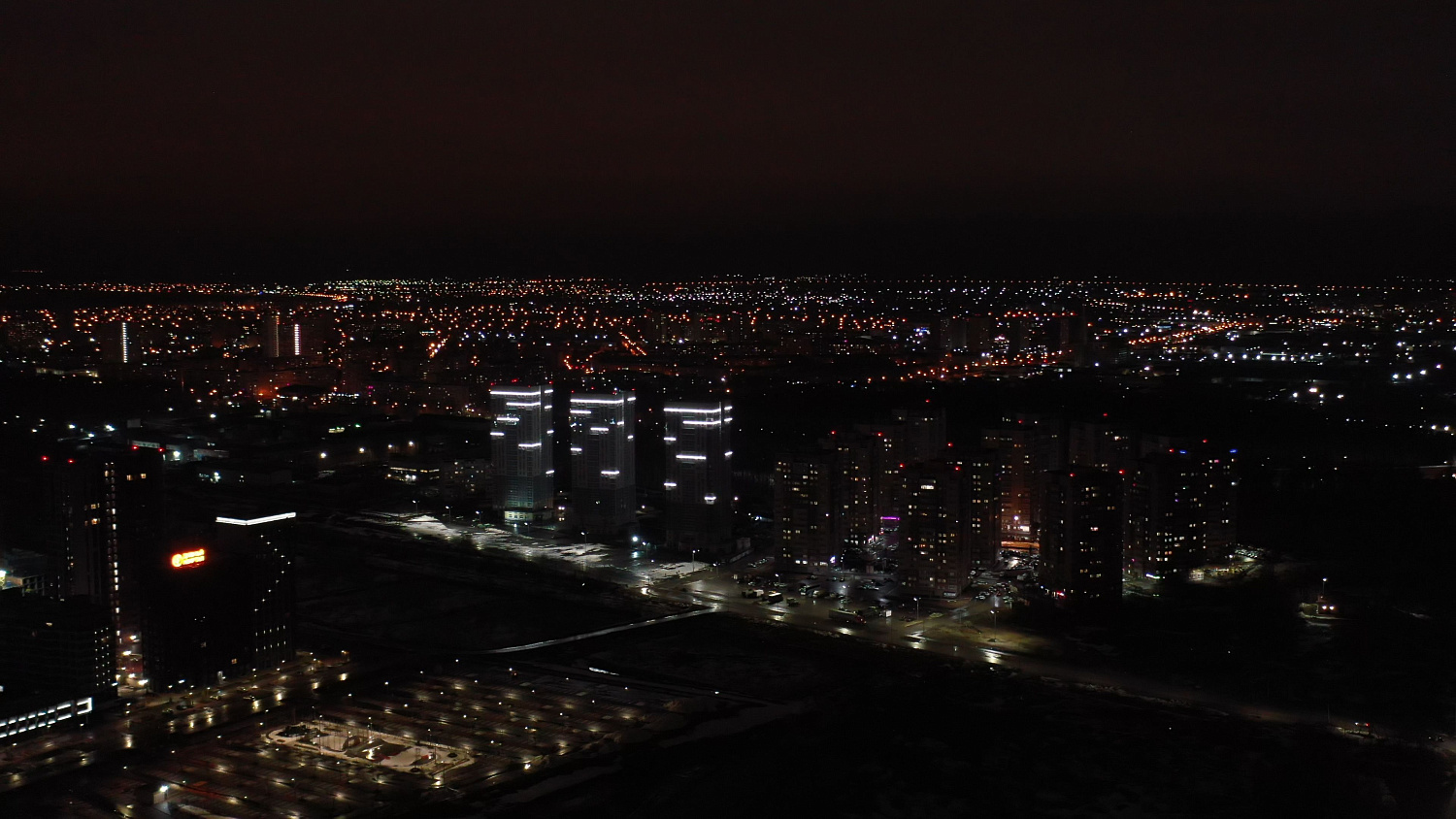 Архитектурное освещение жилого комплекса Горизонт, г. Тюмень