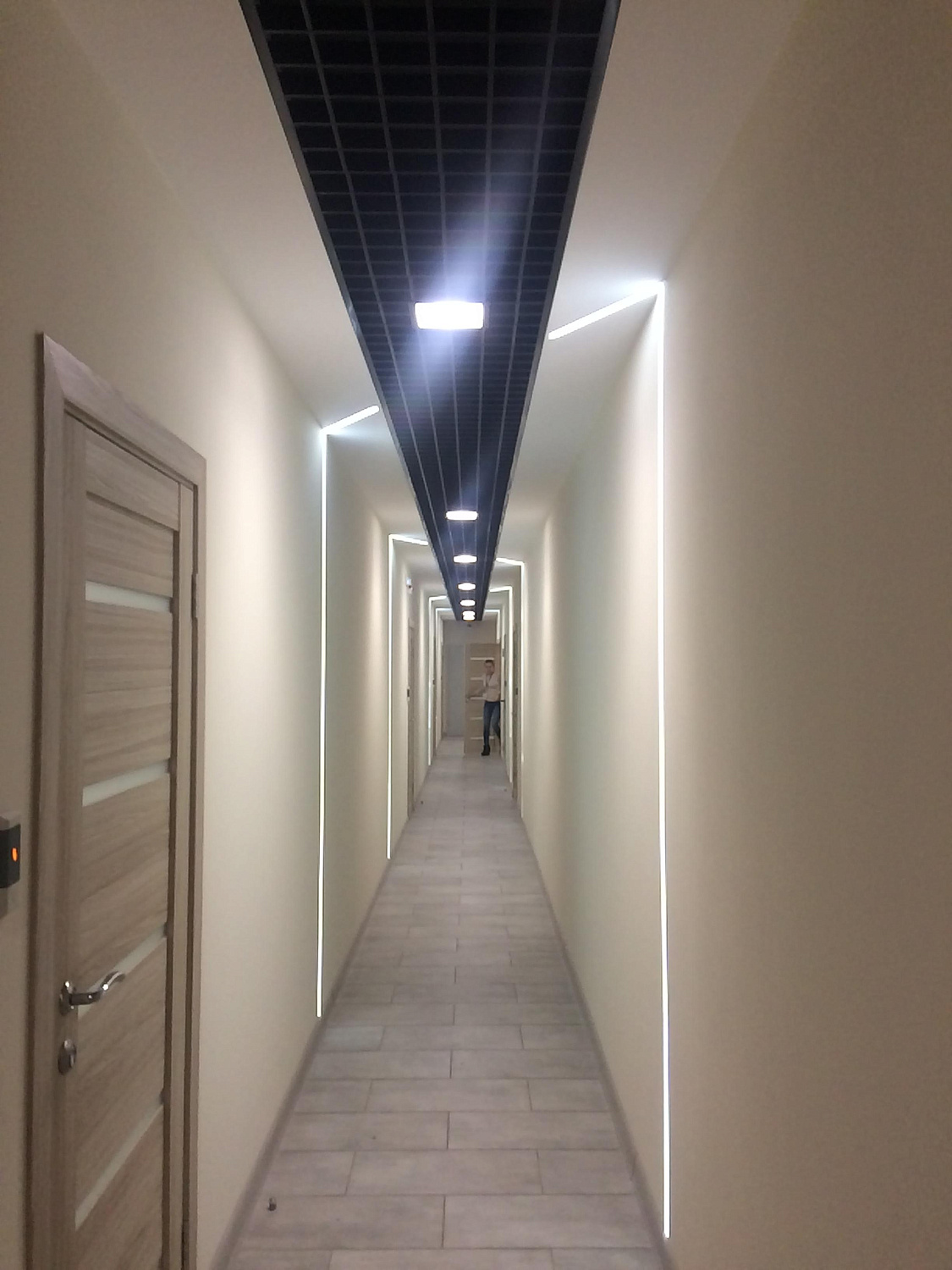 Освещение офиса продаж компании Тракотородеталь в городе Архангельске.