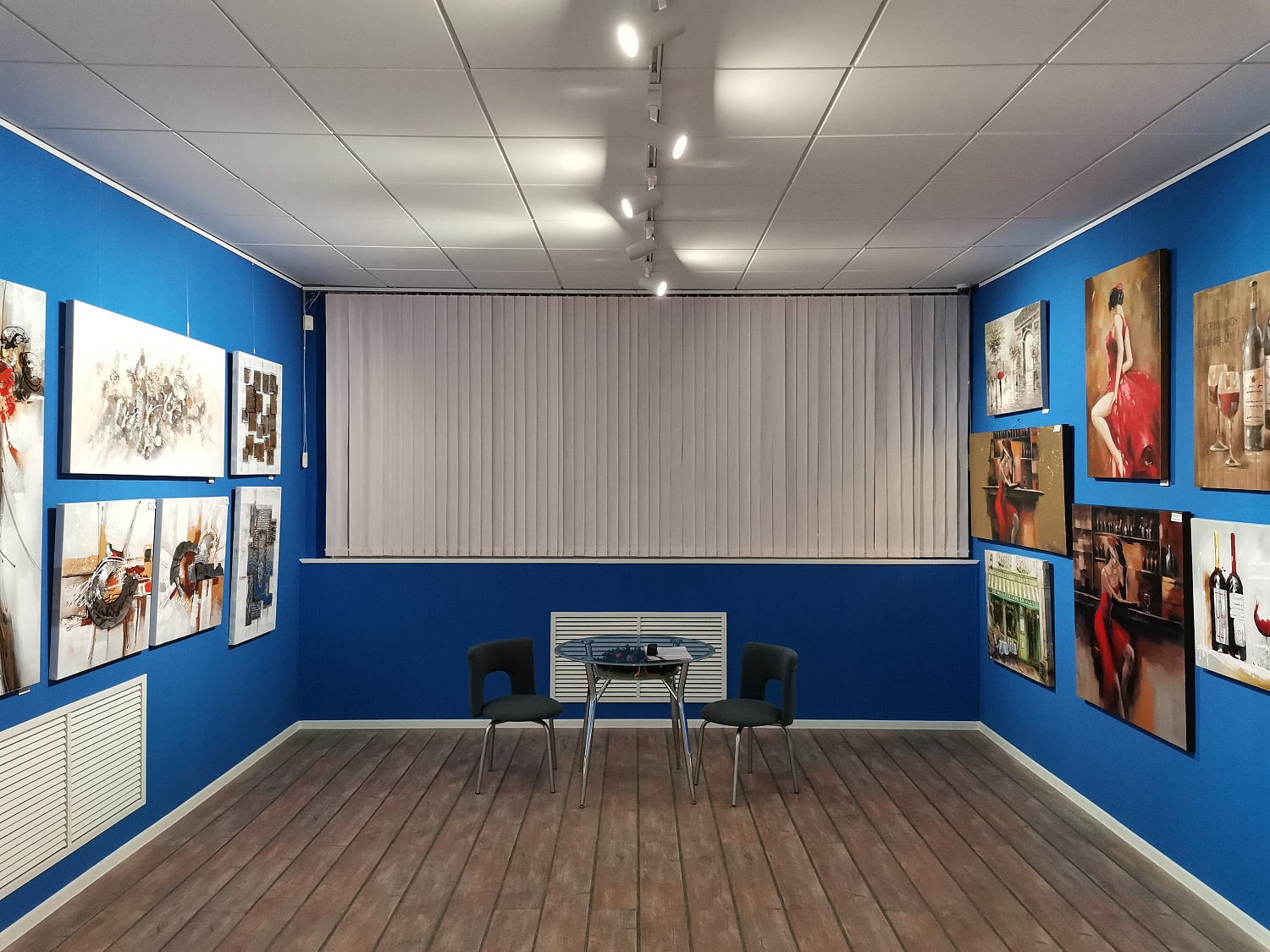 Магазин картин в городе Ярославле. 